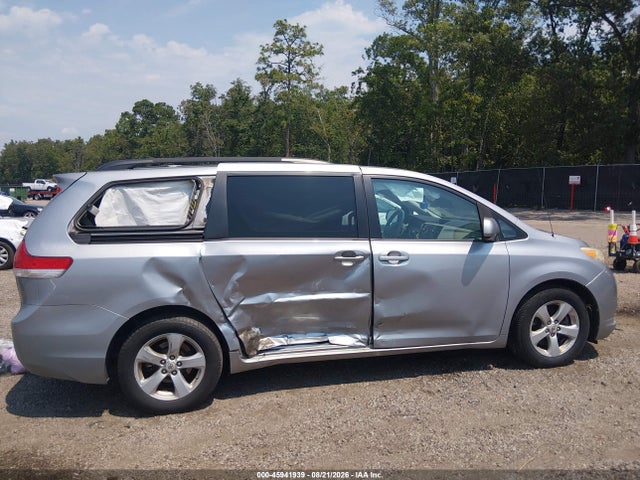 45941939 :رقم المزاد ، 5TDKK3DC8CS202434 vin ، 2012 Toyota Sienna Le V6 8 Passenger مزاد بيع