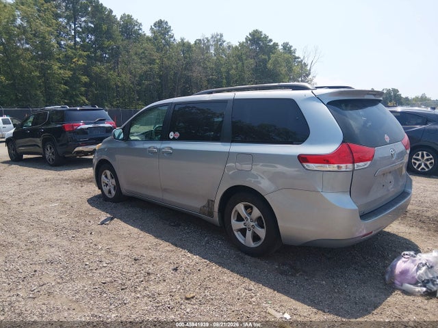 45941939 :رقم المزاد ، 5TDKK3DC8CS202434 vin ، 2012 Toyota Sienna Le V6 8 Passenger مزاد بيع