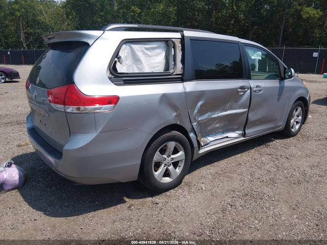 45941939 :رقم المزاد ، 5TDKK3DC8CS202434 vin ، 2012 Toyota Sienna Le V6 8 Passenger مزاد بيع