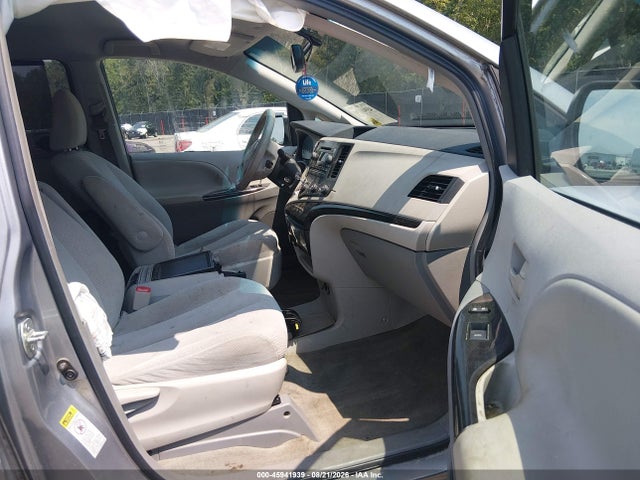 45941939 :رقم المزاد ، 5TDKK3DC8CS202434 vin ، 2012 Toyota Sienna Le V6 8 Passenger مزاد بيع