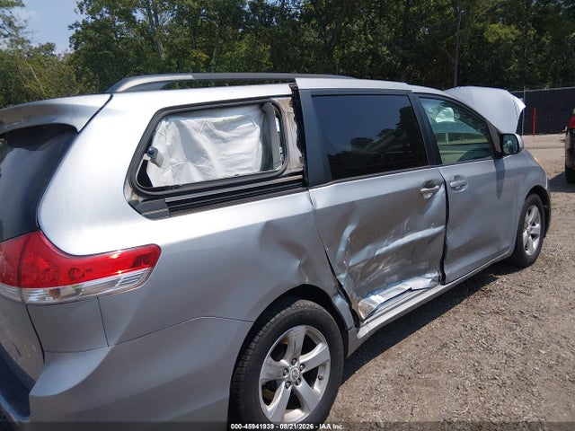 45941939 :رقم المزاد ، 5TDKK3DC8CS202434 vin ، 2012 Toyota Sienna Le V6 8 Passenger مزاد بيع