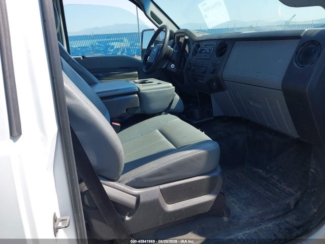 45941969 :رقم المزاد ، 1FDRF3H67FEA14789 vin ، 2015 Ford F-350 Chassis Xl مزاد بيع