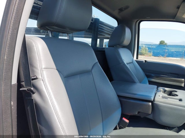 45941969 :رقم المزاد ، 1FDRF3H67FEA14789 vin ، 2015 Ford F-350 Chassis Xl مزاد بيع