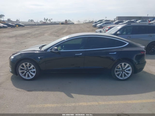 Tesla Model 3 Long Range/mid Range 2018 5YJ3E1EA1JF075850 Image 13