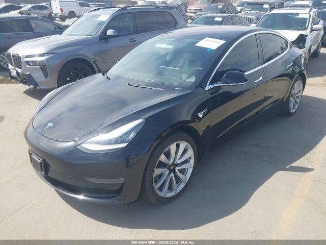 Tesla Model 3 Long Range/mid Range 2018 5YJ3E1EA1JF075850 Image 2