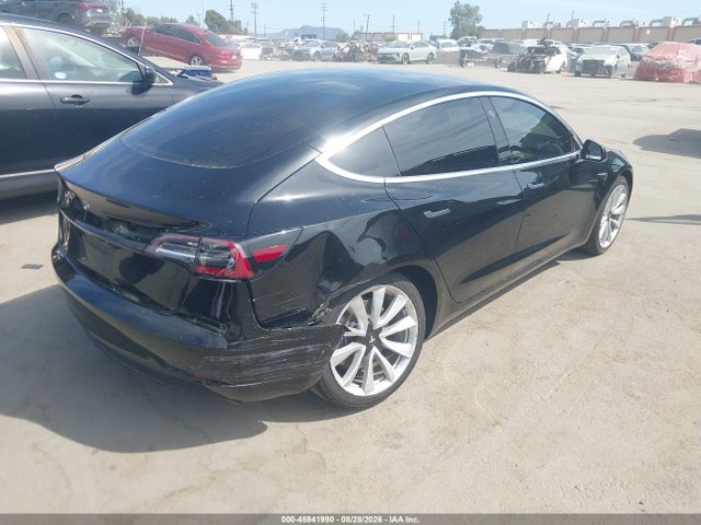 Tesla Model 3 Long Range/mid Range 2018 5YJ3E1EA1JF075850 Image 4