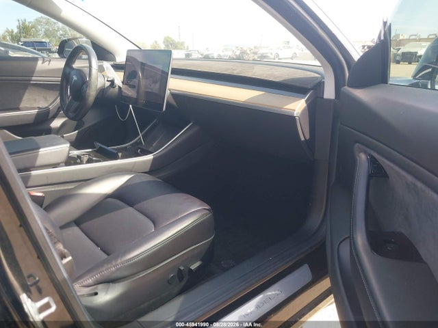 Tesla Model 3 Long Range/mid Range 2018 5YJ3E1EA1JF075850 Image 5