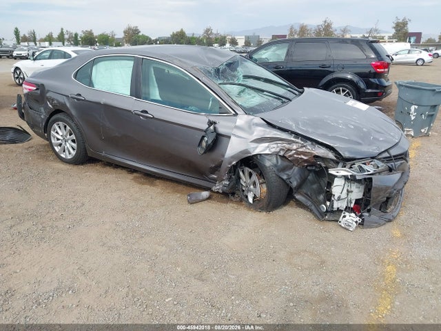 Toyota CAMRY LE 2018 4T1B11HK5JU615991 Image 1