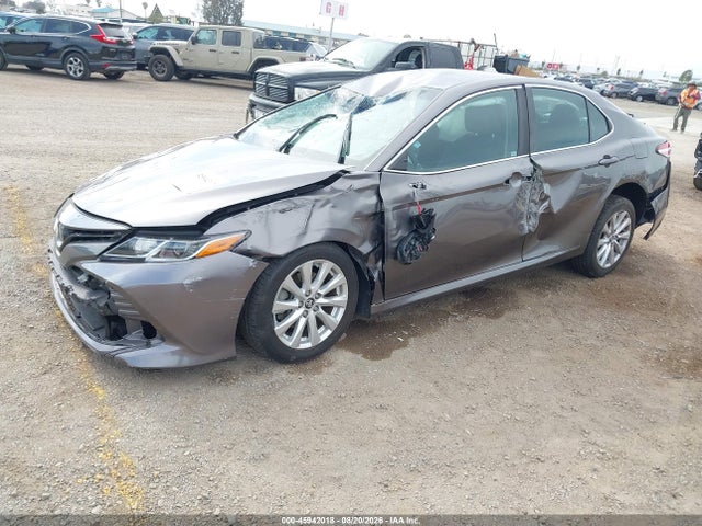 Toyota CAMRY LE 2018 4T1B11HK5JU615991 Image 2