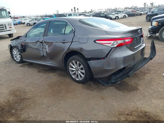 Toyota CAMRY LE 2018 4T1B11HK5JU615991 Image 3