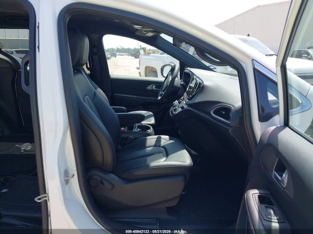 45942122 :رقم المزاد ، 2C4RC1BG3VR562311 vin ، 2027 Chrysler Pacifica مزاد بيع
