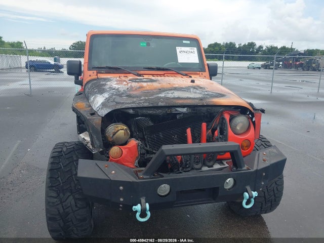 45942162 :رقم المزاد ، 1C4BJWEG5DL584334 vin ، 2013 Jeep Wrangler Unlimited Sahara مزاد بيع