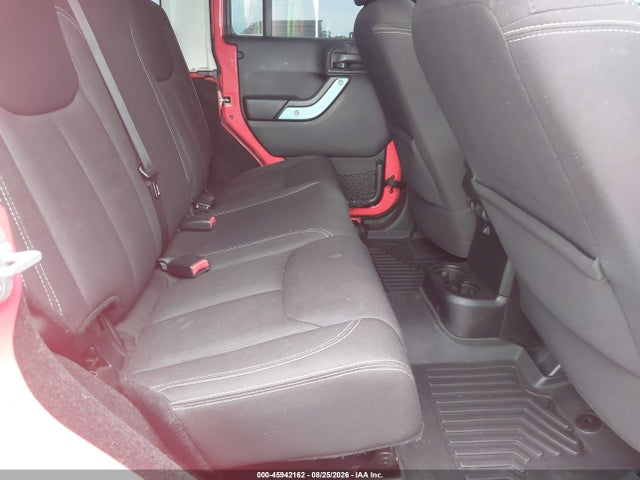 45942162 :رقم المزاد ، 1C4BJWEG5DL584334 vin ، 2013 Jeep Wrangler Unlimited Sahara مزاد بيع