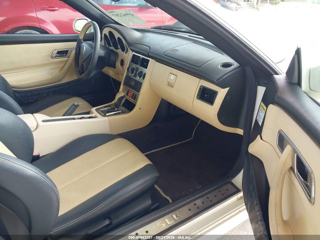 Aukcja sprzedaży 2004 Mercedes-benz Slk 230 Kompressor, vin: WDBKK49F54F300586, numer aukcji: 45942207
