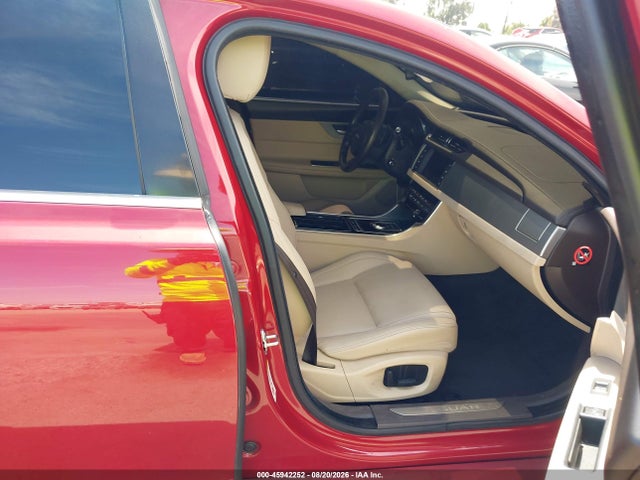 SAJBD4BN2HCY31170 Jaguar Xf 20d Premium
