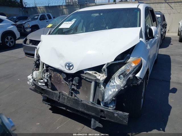 2014 Toyota Sienna Le V6 7 Passenger Auto Access Seat მანქანა იყიდება აუქციონზე, vin: 5TDKK3DC6ES454184, აუქციონის ნომერი: 45942319
