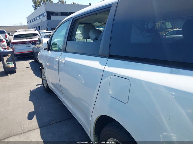 2014 Toyota Sienna Le V6 7 Passenger Auto Access Seat მანქანა იყიდება აუქციონზე, vin: 5TDKK3DC6ES454184, აუქციონის ნომერი: 45942319