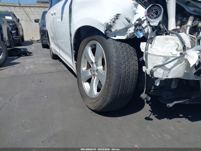 2014 Toyota Sienna Le V6 7 Passenger Auto Access Seat მანქანა იყიდება აუქციონზე, vin: 5TDKK3DC6ES454184, აუქციონის ნომერი: 45942319