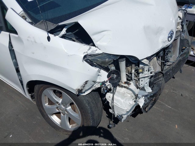 2014 Toyota Sienna Le V6 7 Passenger Auto Access Seat მანქანა იყიდება აუქციონზე, vin: 5TDKK3DC6ES454184, აუქციონის ნომერი: 45942319