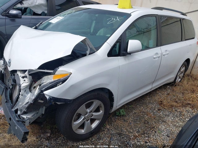 2014 Toyota Sienna Le V6 7 Passenger Auto Access Seat მანქანა იყიდება აუქციონზე, vin: 5TDKK3DC6ES454184, აუქციონის ნომერი: 45942319
