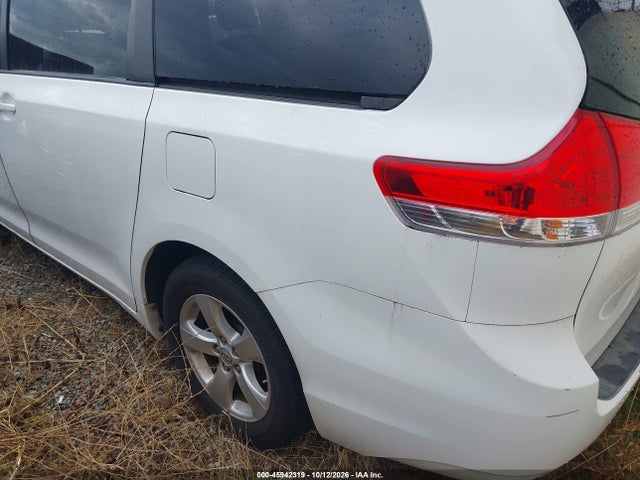 2014 Toyota Sienna Le V6 7 Passenger Auto Access Seat მანქანა იყიდება აუქციონზე, vin: 5TDKK3DC6ES454184, აუქციონის ნომერი: 45942319