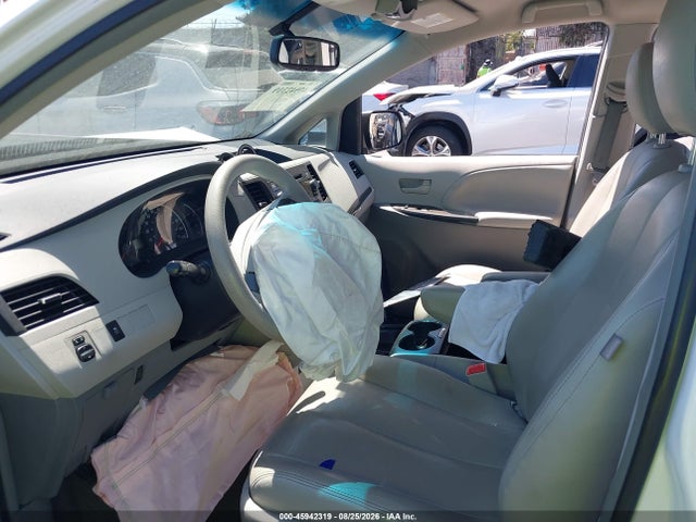 2014 Toyota Sienna Le V6 7 Passenger Auto Access Seat მანქანა იყიდება აუქციონზე, vin: 5TDKK3DC6ES454184, აუქციონის ნომერი: 45942319
