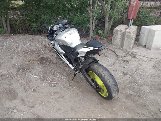 Yamaha YZFR6 2017 JYARJ28E2HA002396 Image 3