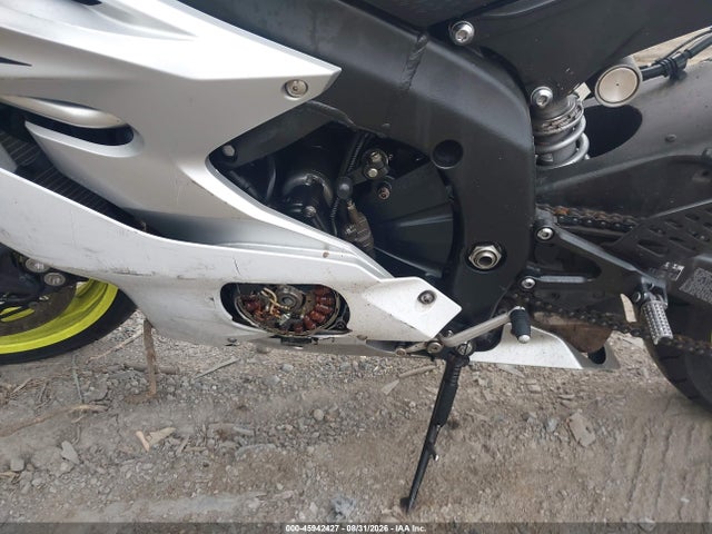 Yamaha YZFR6 2017 JYARJ28E2HA002396 Image 9
