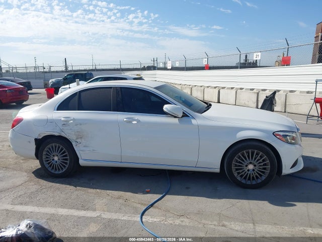 2015 Mercedes-benz C 300 Luxury 4matic მანქანა იყიდება აუქციონზე, vin: 55SWF4KB3FU017575, აუქციონის ნომერი: 45942463