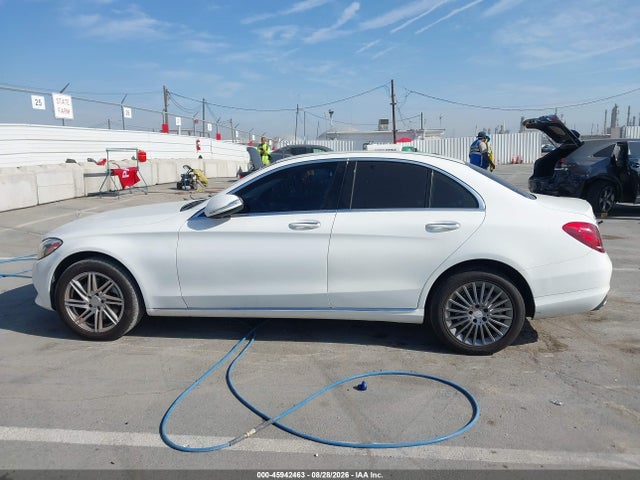2015 Mercedes-benz C 300 Luxury 4matic მანქანა იყიდება აუქციონზე, vin: 55SWF4KB3FU017575, აუქციონის ნომერი: 45942463