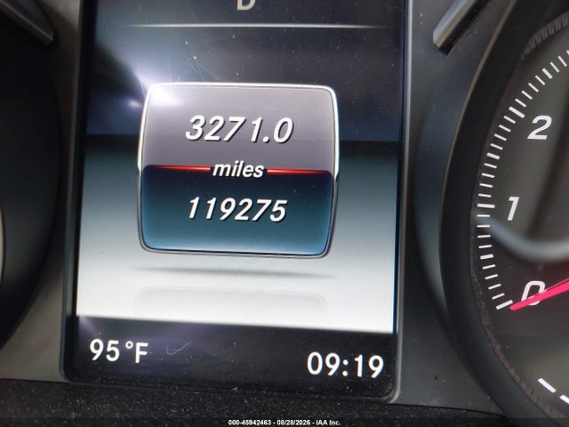 2015 Mercedes-benz C 300 Luxury 4matic მანქანა იყიდება აუქციონზე, vin: 55SWF4KB3FU017575, აუქციონის ნომერი: 45942463