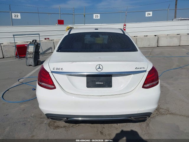 2015 Mercedes-benz C 300 Luxury 4matic მანქანა იყიდება აუქციონზე, vin: 55SWF4KB3FU017575, აუქციონის ნომერი: 45942463