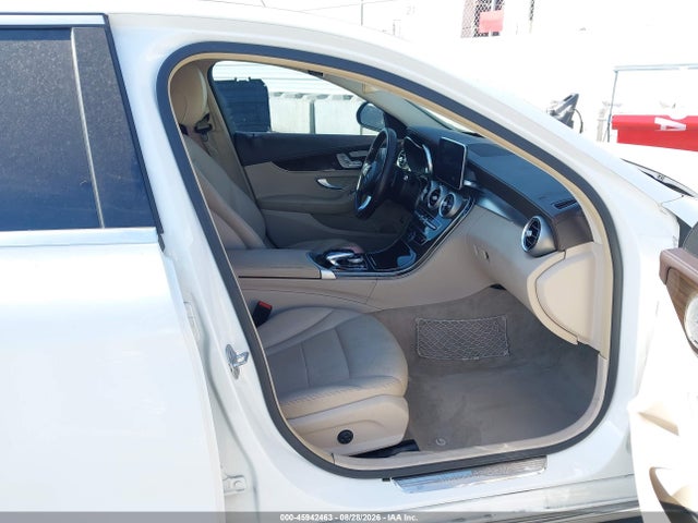 2015 Mercedes-benz C 300 Luxury 4matic მანქანა იყიდება აუქციონზე, vin: 55SWF4KB3FU017575, აუქციონის ნომერი: 45942463