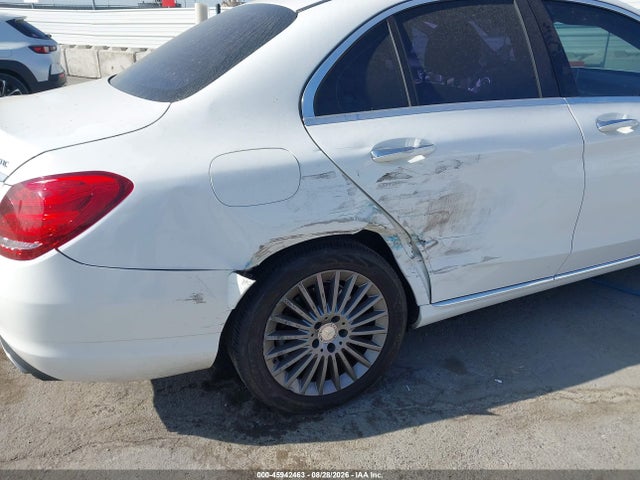 2015 Mercedes-benz C 300 Luxury 4matic მანქანა იყიდება აუქციონზე, vin: 55SWF4KB3FU017575, აუქციონის ნომერი: 45942463