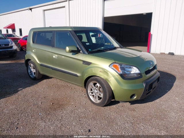 Auction sale of the 2010 Kia Soul +, vin: KNDJT2A21A7118705, lot number: 45942501