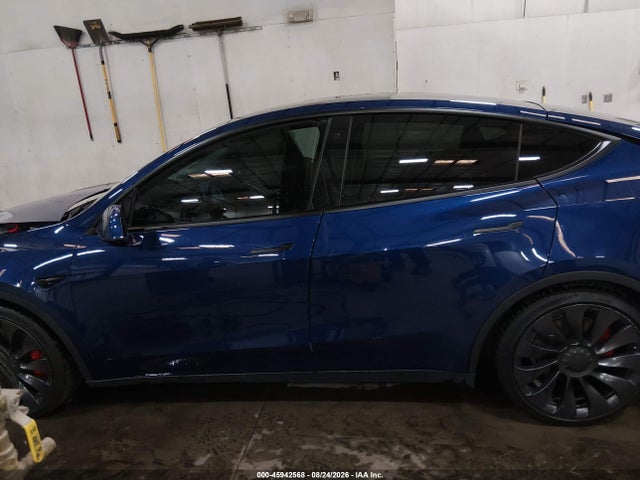 2021 Tesla Model Y Performance Dual Motor All-wheel Drive მანქანა იყიდება აუქციონზე, vin: 5YJYGDEF3MF157631, აუქციონის ნომერი: 45942568