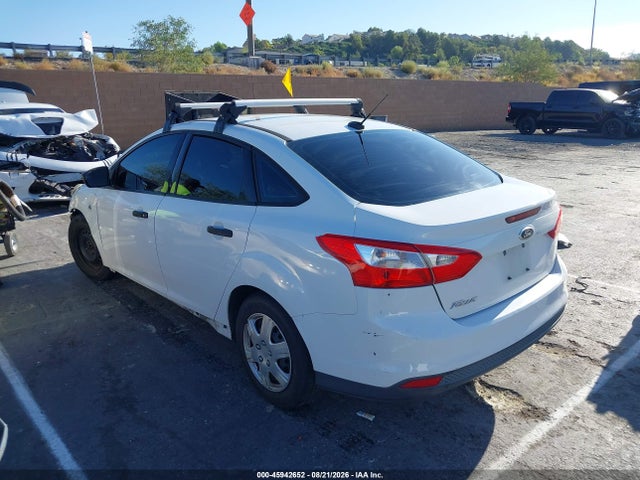 Ford FOCUS S 2014 1FADP3E20EL462658 Image 3