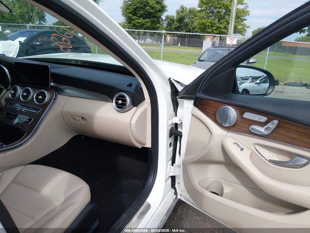 2019 Mercedes-benz C 300 4matic მანქანა იყიდება აუქციონზე, vin: 55SWF8EB7KU310165, აუქციონის ნომერი: 45942686