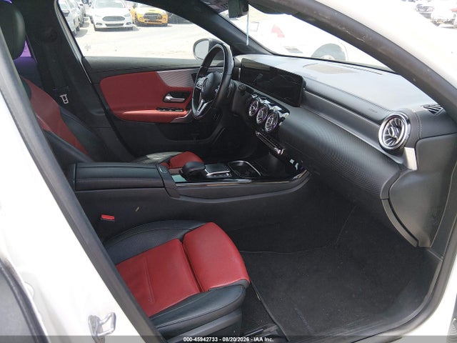 W1K3G4EB7MJ300635 Mercedes-Benz A 220