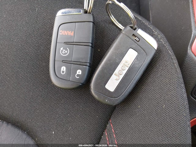 Продажа на аукционе авто 2015 Jeep Renegade Trailhawk, vin: ZACCJBCT8FPC35809, номер лота: 45942821