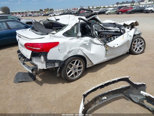 Ford FOCUS SE 2015 1FADP3F27FL326916 Image 4