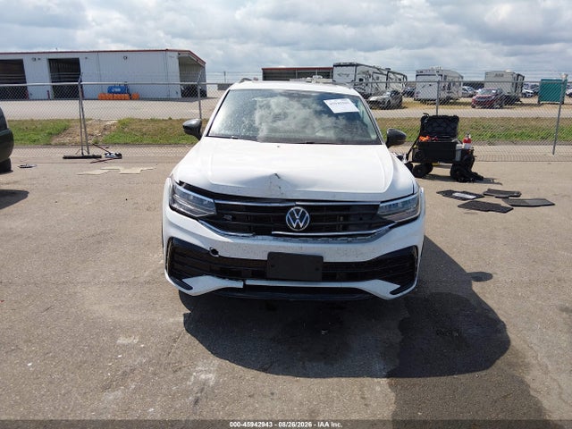 Aukcja sprzedaży 2022 Volkswagen Tiguan 2.0t Se R-line Black, vin: 3VV8B7AX4NM025071, numer aukcji: 45942943