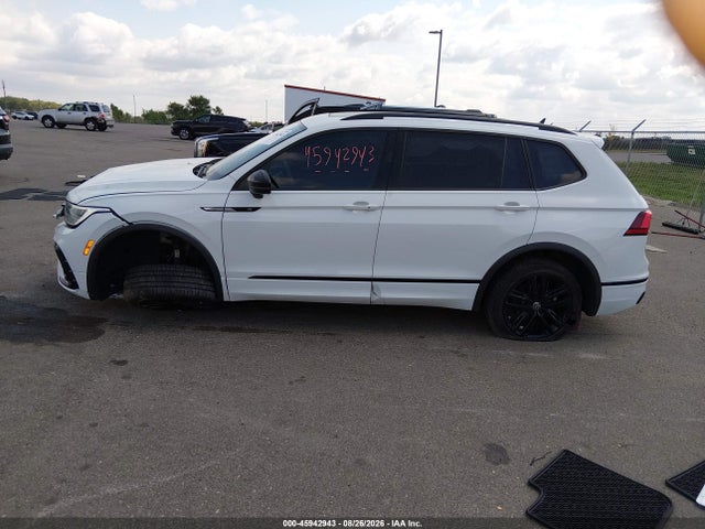 Aukcja sprzedaży 2022 Volkswagen Tiguan 2.0t Se R-line Black, vin: 3VV8B7AX4NM025071, numer aukcji: 45942943