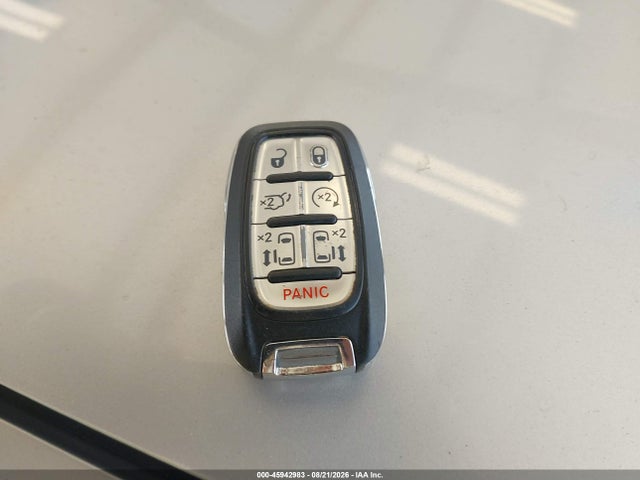 Chrysler Pacifica Hybrid Limited 2018 2C4RC1N78JR164601 Image 11