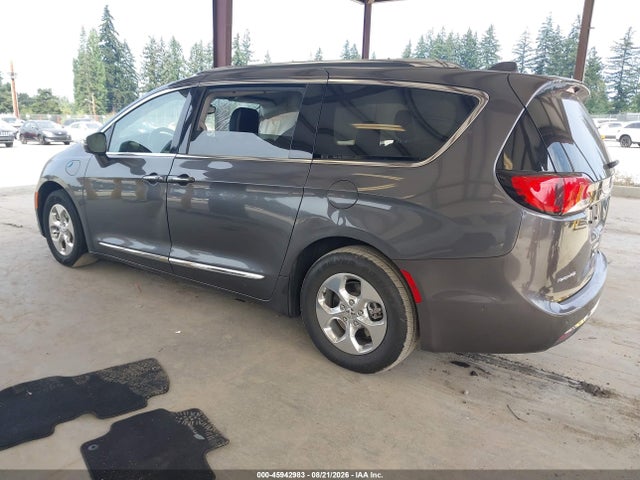 Chrysler Pacifica Hybrid Limited 2018 2C4RC1N78JR164601 Image 3