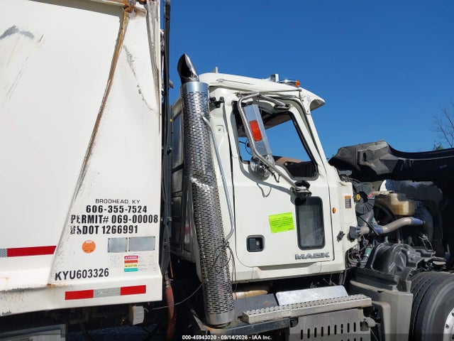 45943020 :رقم المزاد ، 1M2AX04C7EM020763 vin ، 2014 Mack 700 Gu700 مزاد بيع