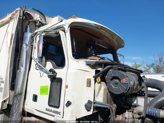 45943020 :رقم المزاد ، 1M2AX04C7EM020763 vin ، 2014 Mack 700 Gu700 مزاد بيع