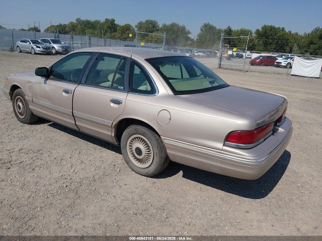 Продаж на аукціоні авто 1997 Ford Crown Victoria, vin: 2FALP73W8VX119365, номер лоту: 45943101