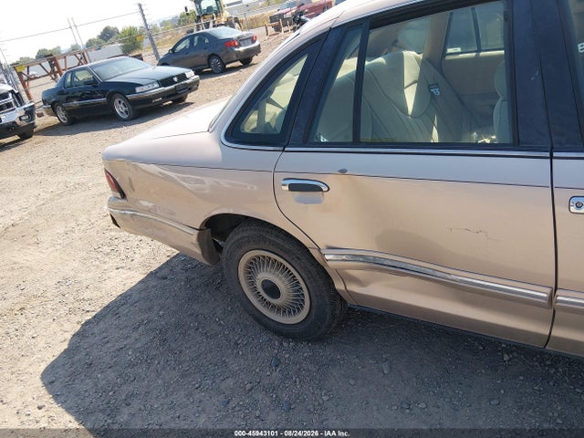 Продаж на аукціоні авто 1997 Ford Crown Victoria, vin: 2FALP73W8VX119365, номер лоту: 45943101