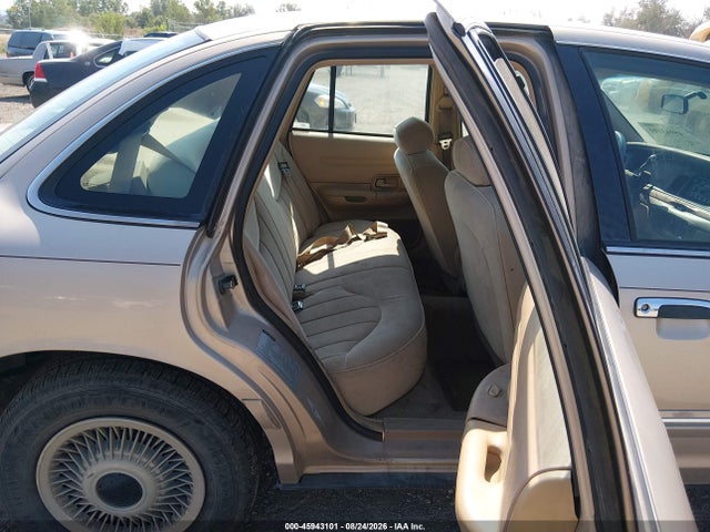 Продаж на аукціоні авто 1997 Ford Crown Victoria, vin: 2FALP73W8VX119365, номер лоту: 45943101